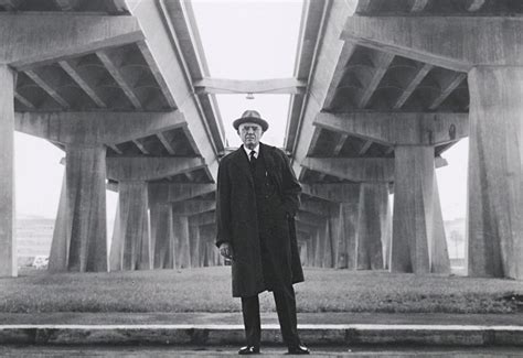  Pier Luigi Nervi: Master Builder - Exploring Structural Poetry through Concrete and Steel